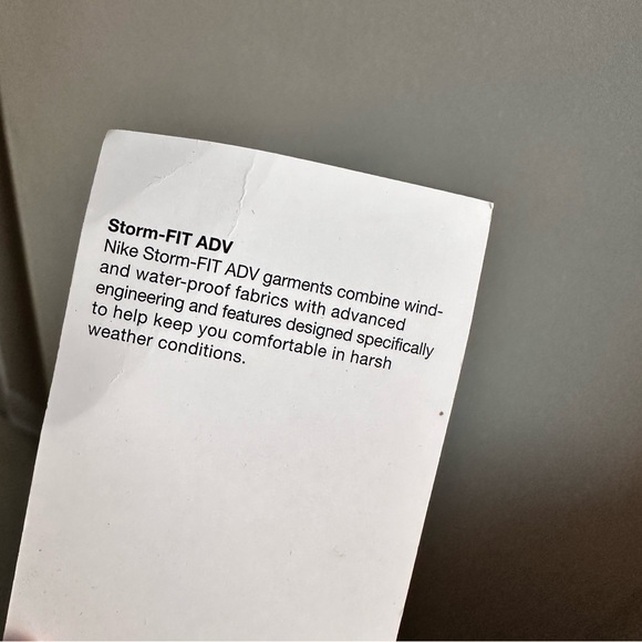 Nike running jacket with removable down pads XS includes whistle - Picture 10 of 10